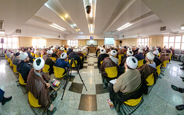 تصاویر/نشست تخصصی سواد رسانه‌ای و فضای مجازی ویژه اساتید مدارس علمیه همدان