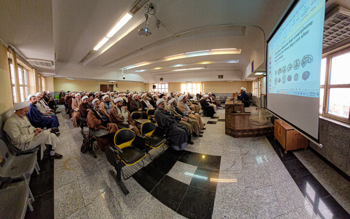 تصاویر/نشست تخصصی سواد رسانه‌ای و فضای مجازی ویژه اساتید مدارس علمیه همدان