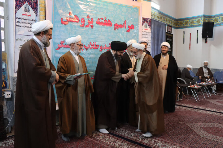 تصاویر | آیین اختتامیه جشنواره علامه حلی مدرسه علمیه امام صادق (ع)زنجان