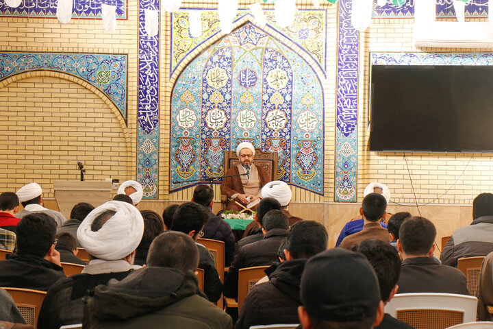 آیین اختتامیه جشنواره علامه حلی مدرسه علمیه صالحیه با حضور مدیر حوزه علمیه استان کرمان، اساتید و طلاب و ارائه مقالات پژوهشی طلاب منتخب.