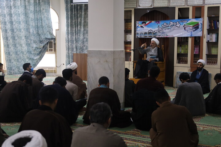 تصاویر/  اعطای مجوز گروه‌های جهادی حوزوی استان هرمزگان با حضور نماینده ولی‌فقیه و جمعی از جهادگران