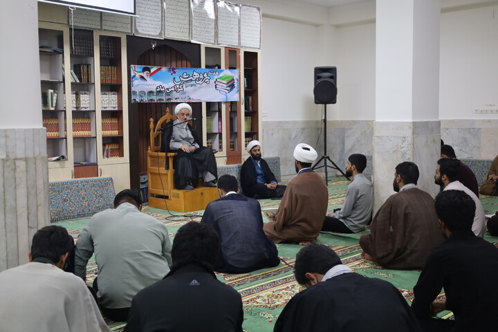 تصاویر/  اعطای مجوز گروه‌های جهادی حوزوی استان هرمزگان با حضور نماینده ولی‌فقیه و جمعی از جهادگران