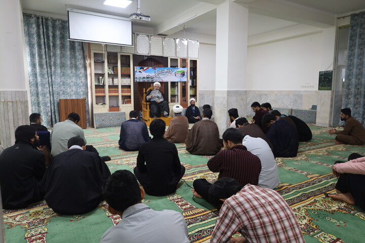 تصاویر/  اعطای مجوز گروه‌های جهادی حوزوی استان هرمزگان با حضور نماینده ولی‌فقیه و جمعی از جهادگران