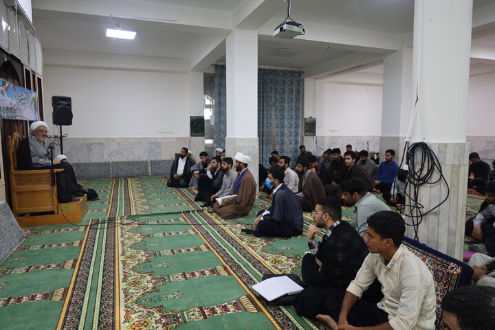 تصاویر/  اعطای مجوز گروه‌های جهادی حوزوی استان هرمزگان با حضور نماینده ولی‌فقیه و جمعی از جهادگران