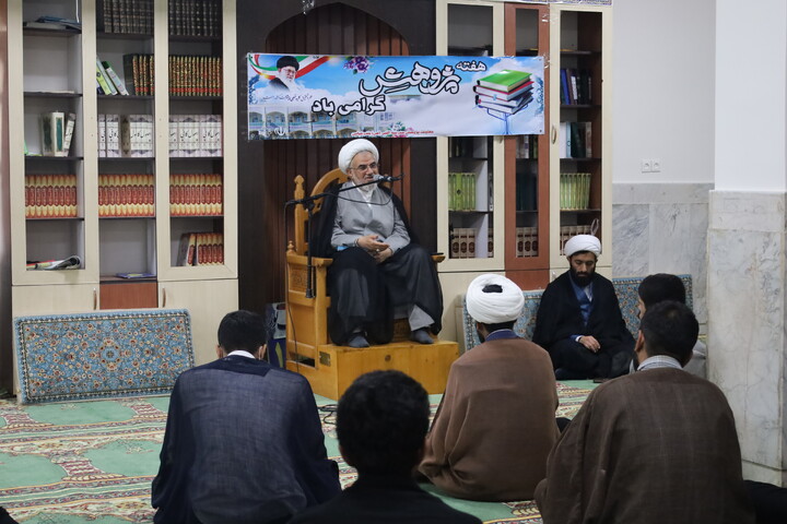 تصاویر/  اعطای مجوز گروه‌های جهادی حوزوی استان هرمزگان با حضور نماینده ولی‌فقیه و جمعی از جهادگران