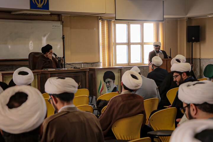 تصاویر/برگزاری کمیسیون‌های بررسی مدیریت تلفن هوشمند ویژه مدارس علمیه استان همدان