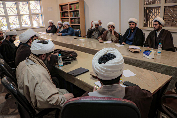 تصاویر/برگزاری کمیسیون‌های بررسی مدیریت تلفن هوشمند ویژه مدارس علمیه استان همدان