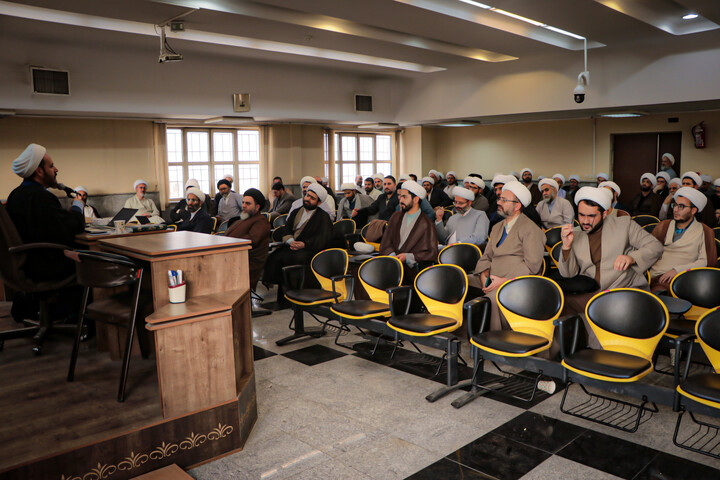 تصاویر/برگزاری کمیسیون‌های بررسی مدیریت تلفن هوشمند ویژه مدارس علمیه استان همدان