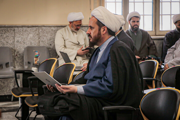 تصاویر/برگزاری کمیسیون‌های بررسی مدیریت تلفن هوشمند ویژه مدارس علمیه استان همدان