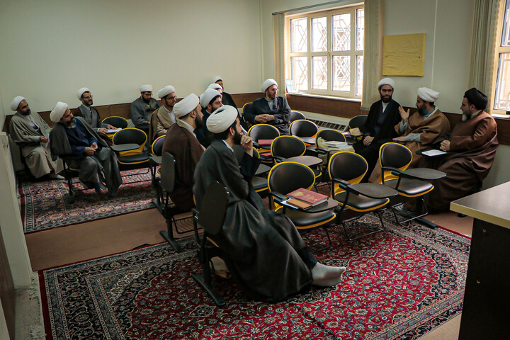 تصاویر/برگزاری کمیسیون‌های بررسی مدیریت تلفن هوشمند ویژه مدارس علمیه استان همدان