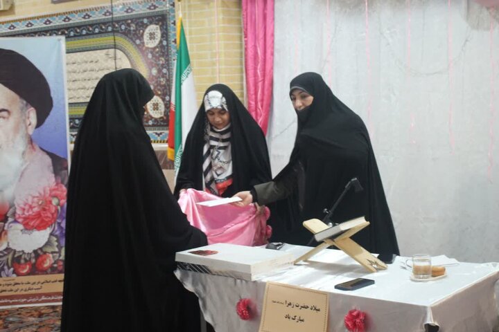 تصاویر/مراسم گرامیداشت ولادت حضرت فاطمه (س) و روز مادر در مدرسه علمیه خواهران کامیاران