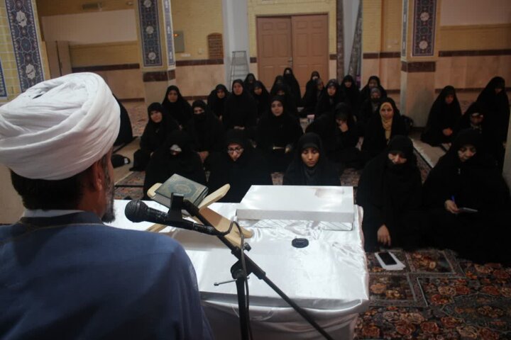 تصاویر/مراسم گرامیداشت ولادت حضرت فاطمه (س) و روز مادر در مدرسه علمیه خواهران کامیاران