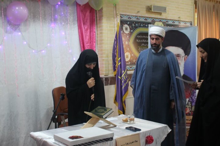 تصاویر/مراسم گرامیداشت ولادت حضرت فاطمه (س) و روز مادر در مدرسه علمیه خواهران کامیاران