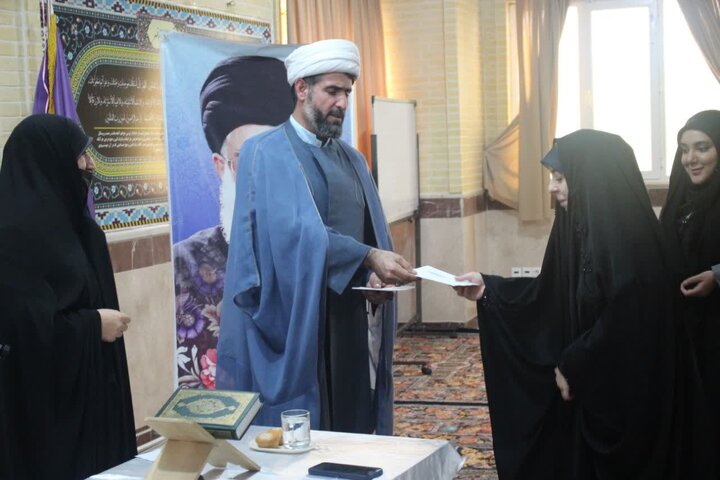 تصاویر/مراسم گرامیداشت ولادت حضرت فاطمه (س) و روز مادر در مدرسه علمیه خواهران کامیاران