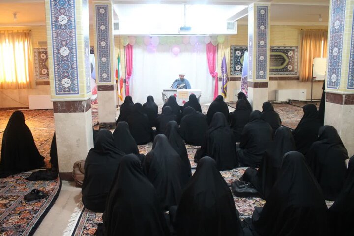 تصاویر/مراسم گرامیداشت ولادت حضرت فاطمه (س) و روز مادر در مدرسه علمیه خواهران کامیاران