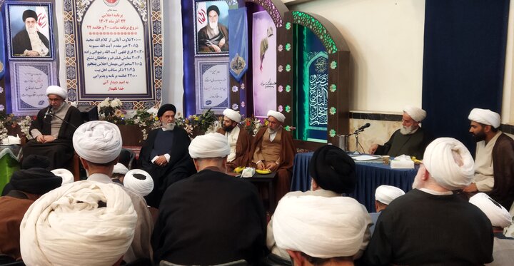 تصاویر/ تقدیر از بازیگر سینما و تلویزیون در نشست جامعه مبلغین ولایی