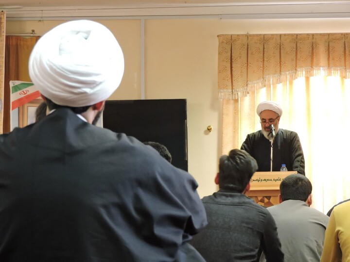 تصاویر/ نشست بصیرتی در مدرسه علمیه ولیعصر(عج) تبریز