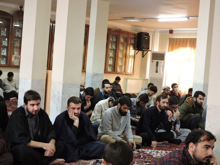 تصاویر/ نشست بصیرتی در مدرسه علمیه ولیعصر(عج) تبریز