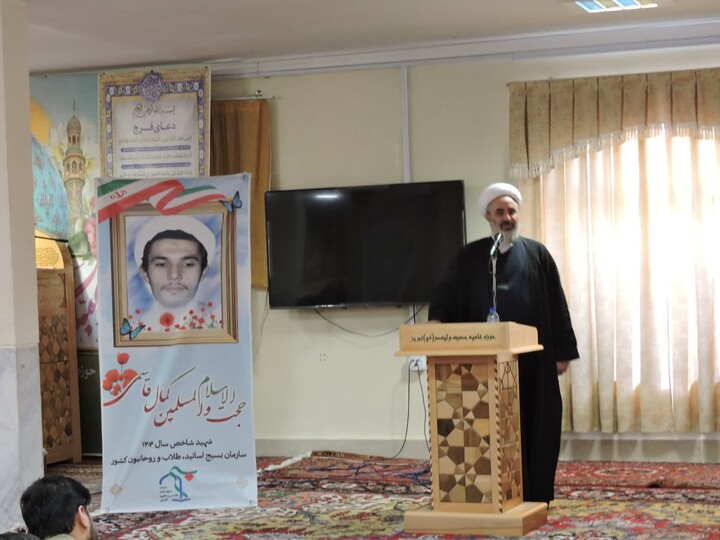 تصاویر/ نشست بصیرتی در مدرسه علمیه ولیعصر(عج) تبریز