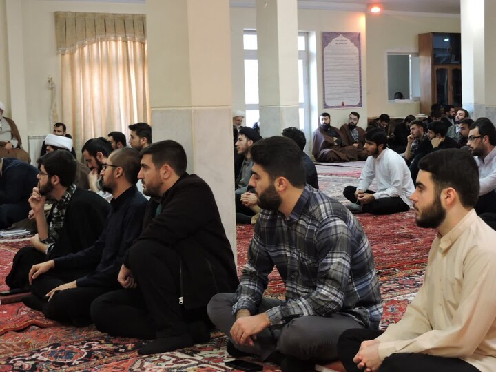 تصاویر/ نشست بصیرتی در مدرسه علمیه ولیعصر(عج) تبریز