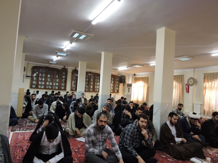 تصاویر/ نشست بصیرتی در مدرسه علمیه ولیعصر(عج) تبریز