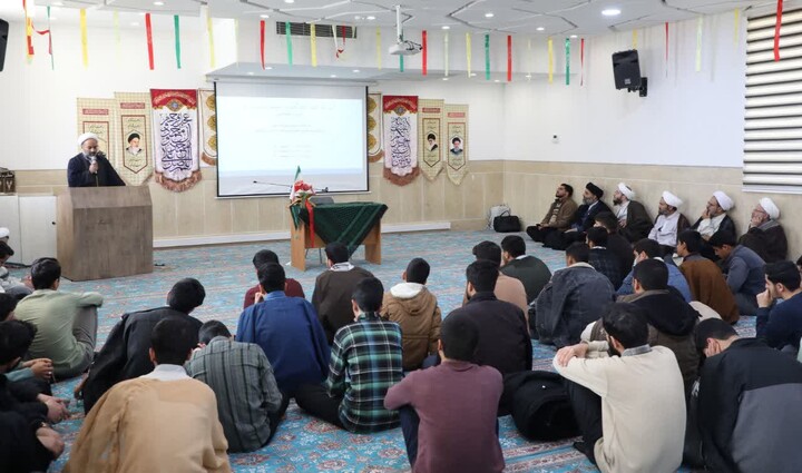 تصاویر/ برگزاری اختتامیه مرحله مدرسه ای جشنواره علامه حلی (ره) در مدرسه علمیه امام صادق (ع) اردکان