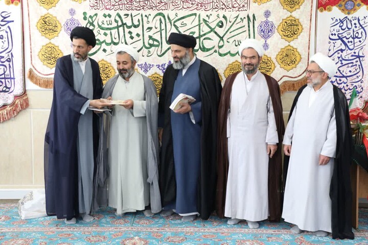 تصاویر/ برگزاری اختتامیه مرحله مدرسه ای جشنواره علامه حلی (ره) در مدرسه علمیه امام صادق (ع) اردکان