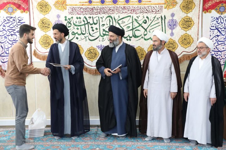 تصاویر/ برگزاری اختتامیه مرحله مدرسه ای جشنواره علامه حلی (ره) در مدرسه علمیه امام صادق (ع) اردکان