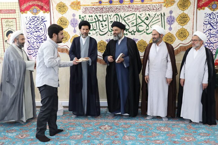 تصاویر/ برگزاری اختتامیه مرحله مدرسه ای جشنواره علامه حلی (ره) در مدرسه علمیه امام صادق (ع) اردکان