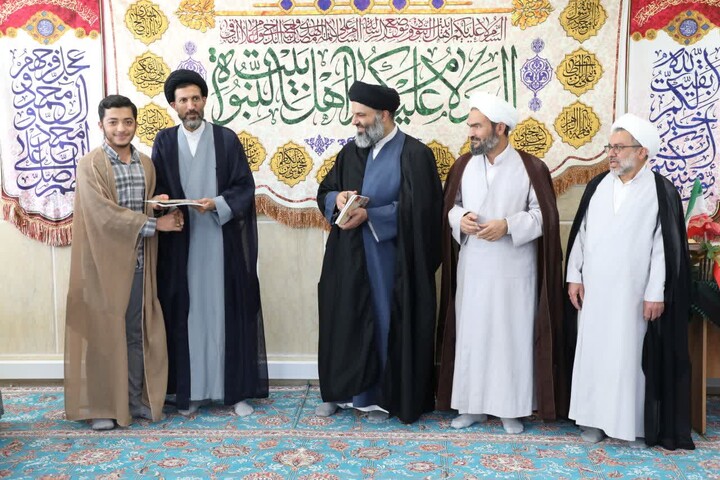 تصاویر/ برگزاری اختتامیه مرحله مدرسه ای جشنواره علامه حلی (ره) در مدرسه علمیه امام صادق (ع) اردکان