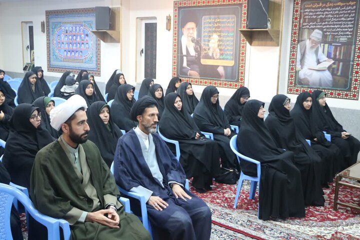تصاویر/ برگزاری نشست بانوان فعال فرهنگی با امام‌جمعه اردکان