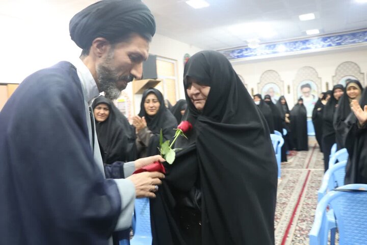 تصاویر/ برگزاری نشست بانوان فعال فرهنگی با امام‌جمعه اردکان