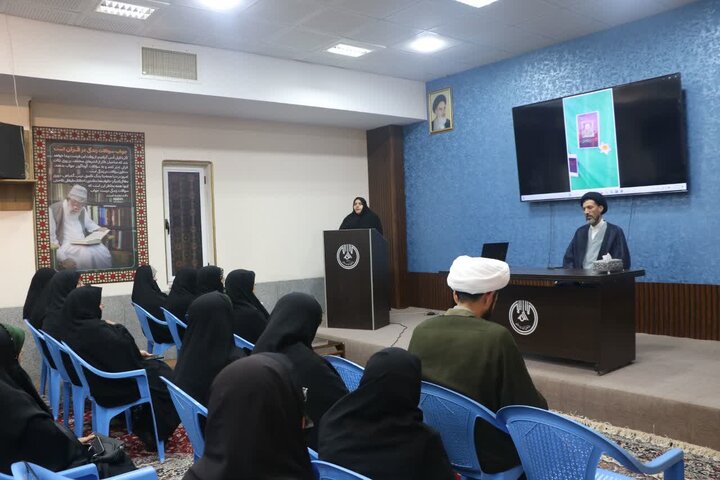 تصاویر/ برگزاری نشست بانوان فعال فرهنگی با امام‌جمعه اردکان