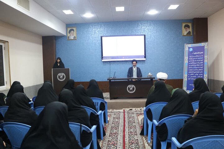 تصاویر/ برگزاری نشست بانوان فعال فرهنگی با امام‌جمعه اردکان