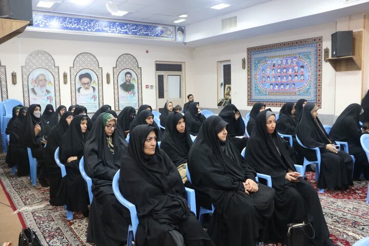 تصاویر/ برگزاری نشست بانوان فعال فرهنگی با امام‌جمعه اردکان