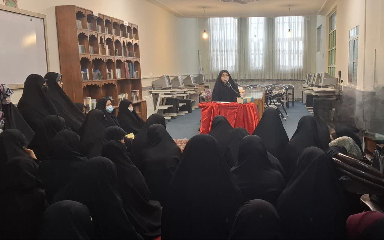 کارگاه آموزشی سبک فرزندپروری در مدرسه علمیه الزهرا(س) اراک برگزار شد