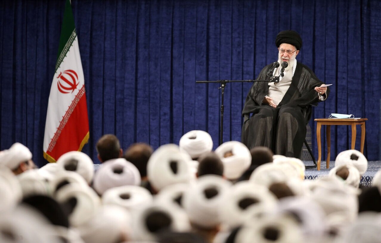 نظم فکری عجیب؛ نگاهی به سبک مدیریت علمی و تدریس رهبر معظم انقلاب نظم فکری عجیب؛ نگاهی به سبک مدیریت علمی و تدریس رهبر معظم انقلاب
