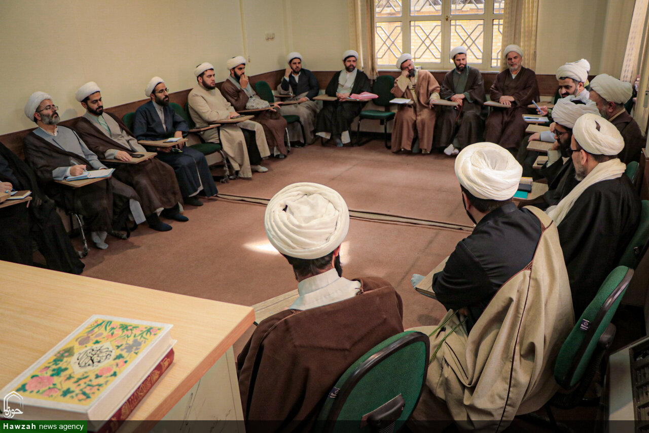 تصاویر/برگزاری کمیسیون‌های بررسی مدیریت تلفن هوشمند ویژه مدارس علمیه استان همدان