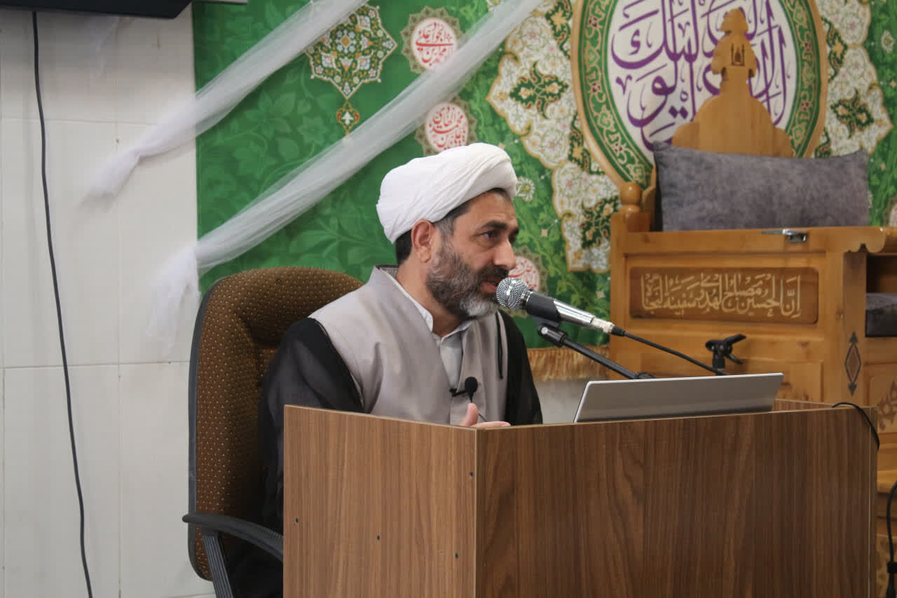 انس با قرآن، زیربنای اثرگذاری روحانیت در جامعه است+عکس