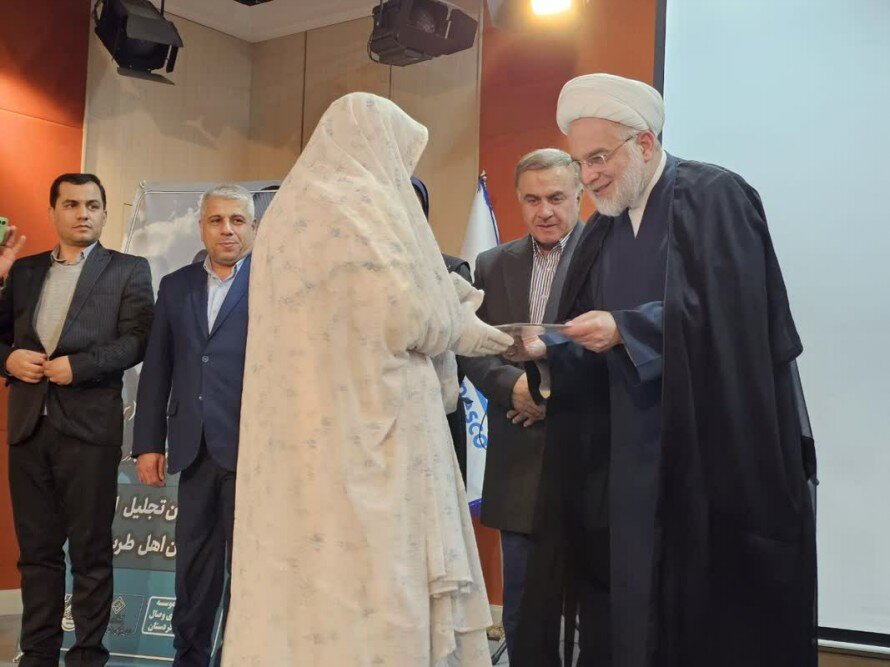 تصاویر/ آیین تجلیل از بانوان اهل طریقت کردستان