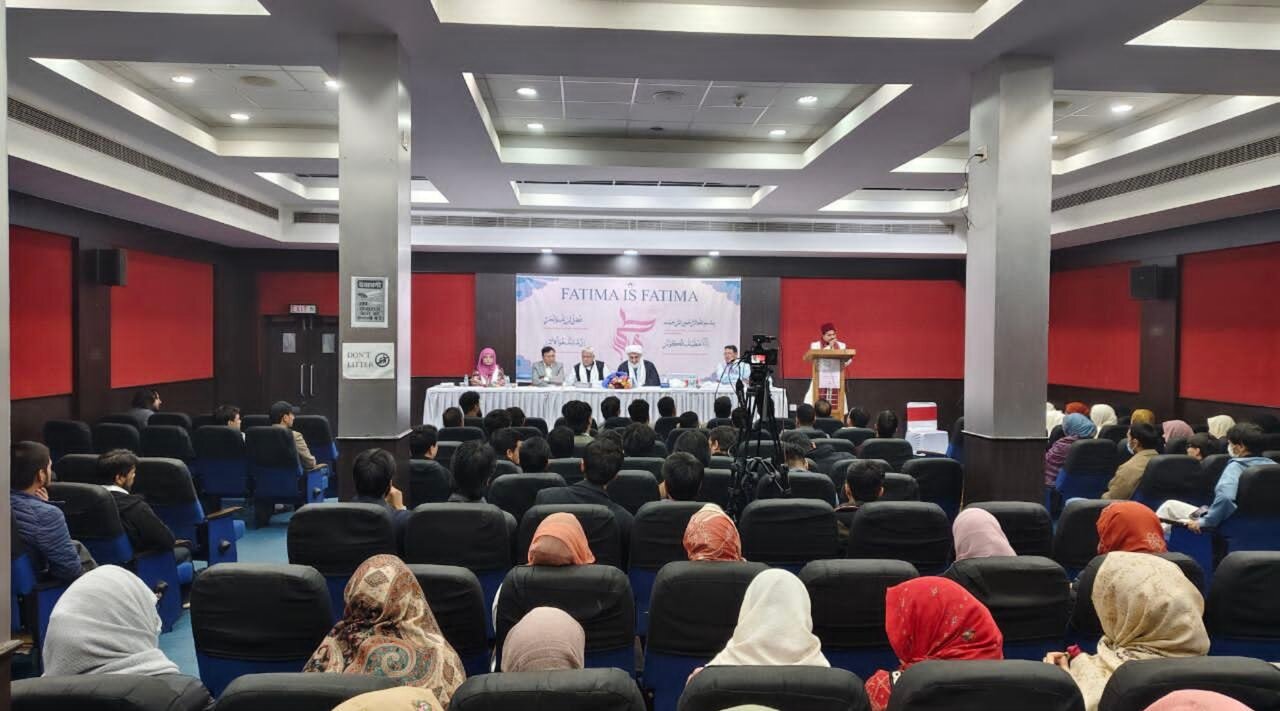 यूनिवर्सिटी सिर्फ़ एजुकेशनल इंस्टीट्यूशन नहीं हैं, वे इंटेलेक्चुअल ट्रेनिंग के सेंटर हैं: डॉ़ हकीम इलाही