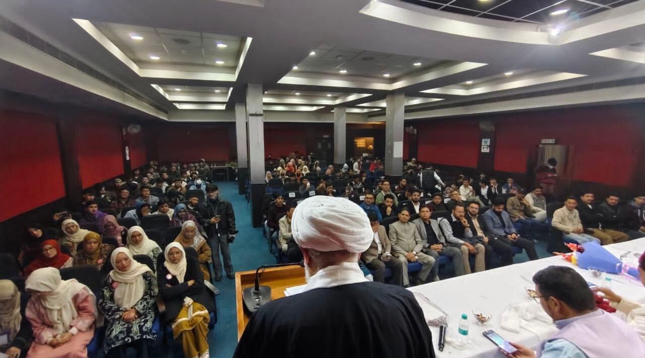 यूनिवर्सिटी सिर्फ़ एजुकेशनल इंस्टीट्यूशन नहीं हैं, वे इंटेलेक्चुअल ट्रेनिंग के सेंटर हैं: डॉ़ हकीम इलाही