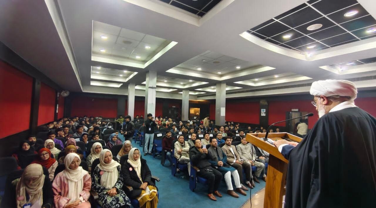 यूनिवर्सिटी सिर्फ़ एजुकेशनल इंस्टीट्यूशन नहीं हैं, वे इंटेलेक्चुअल ट्रेनिंग के सेंटर हैं: डॉ़ हकीम इलाही