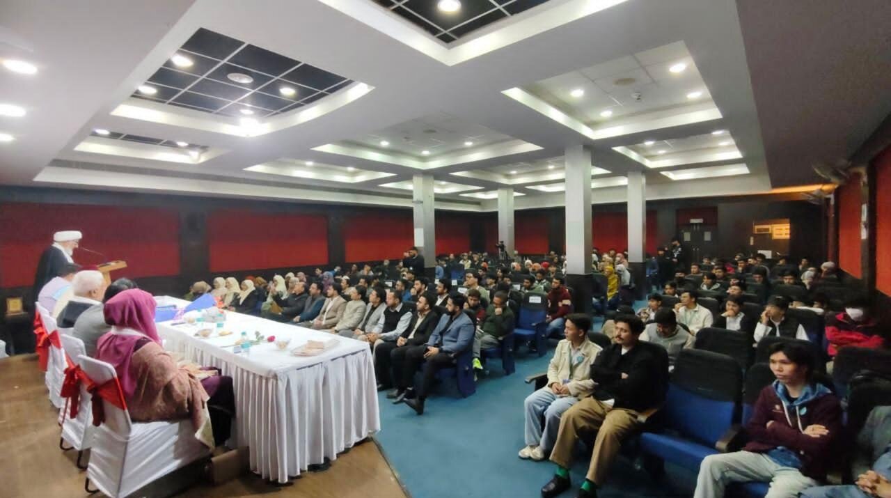 यूनिवर्सिटी सिर्फ़ एजुकेशनल इंस्टीट्यूशन नहीं हैं, वे इंटेलेक्चुअल ट्रेनिंग के सेंटर हैं: डॉ़ हकीम इलाही