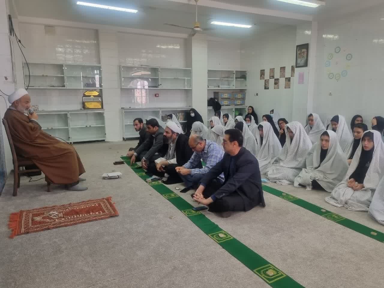 ارزش انسان در قرآن به ایمان، علم، تقوا و اخلاق نیکو است