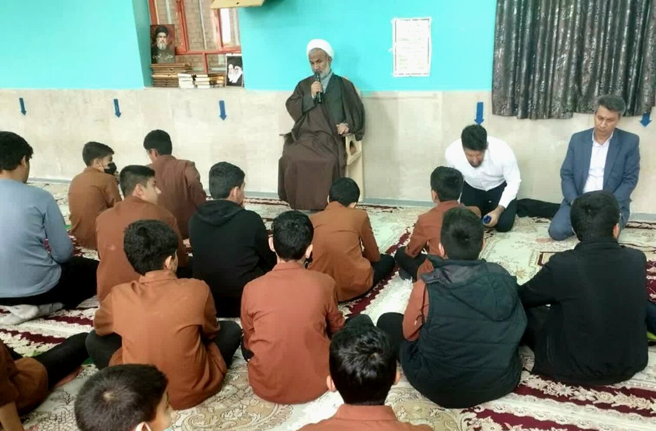 نوجوانان در سایه هم‌افزایی خانواده و مدرسه رشد می‌کنند