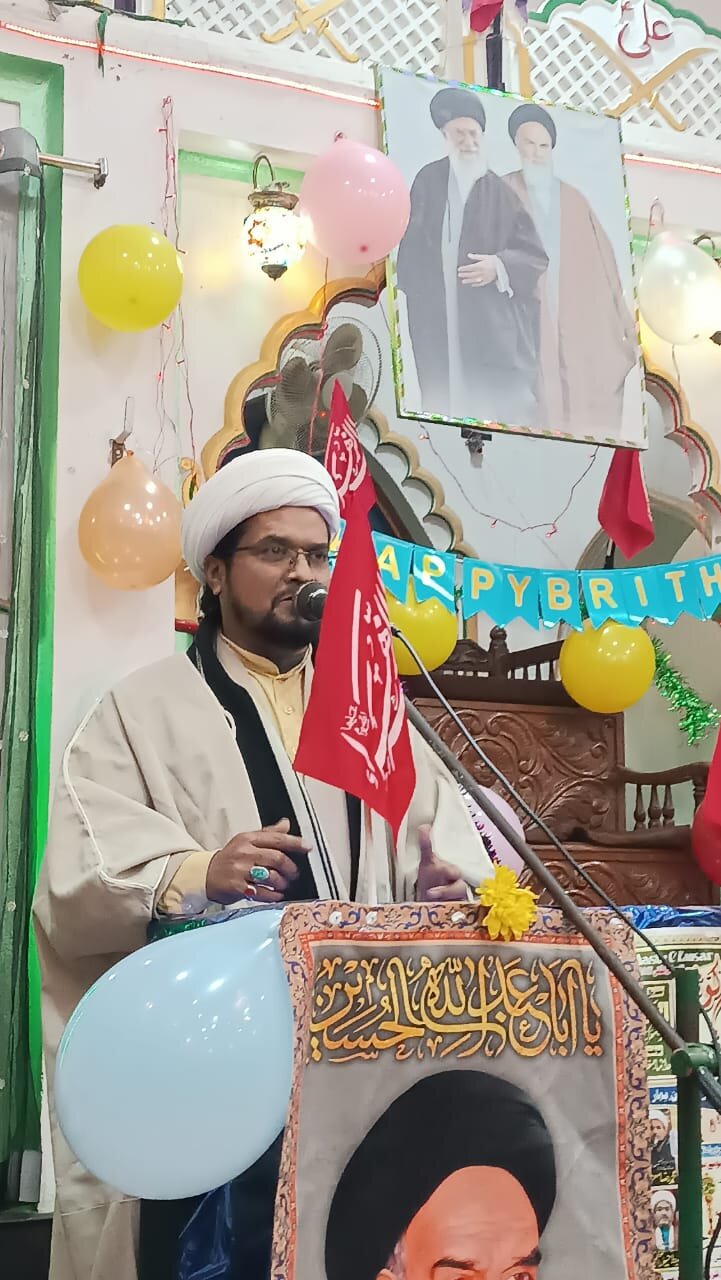 सीवान में जश्ने कौसर और वली फ़क़ीह : विद्वान पैगंबरों के वारिस होते हैं, उनकी भूमिका सिर्फ़ मेहराब और मिम्बर तक सीमित नहीं है, मुकर्रेरीन