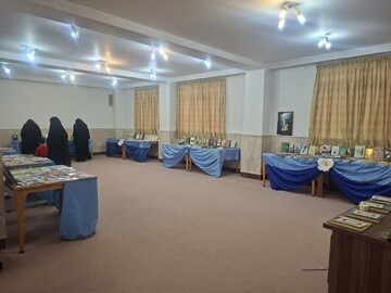 برگزاری نمایشگاه کتاب در مدرسه علمیه خواهران سلماس + عکس