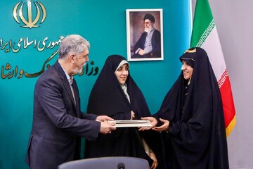 تصاویر/ تقدیر وزیر فرهنگ و ارشاد از بانوان نویسنده صاحب تقریظ رهبر معظم انقلاب