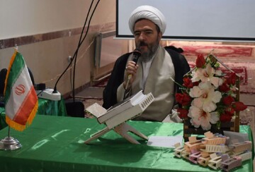 تصاویر/ مراسم پیش اجلاسیه نماز همراه با سخنرانی امام جمعه بیجار در دخترانه عصمت